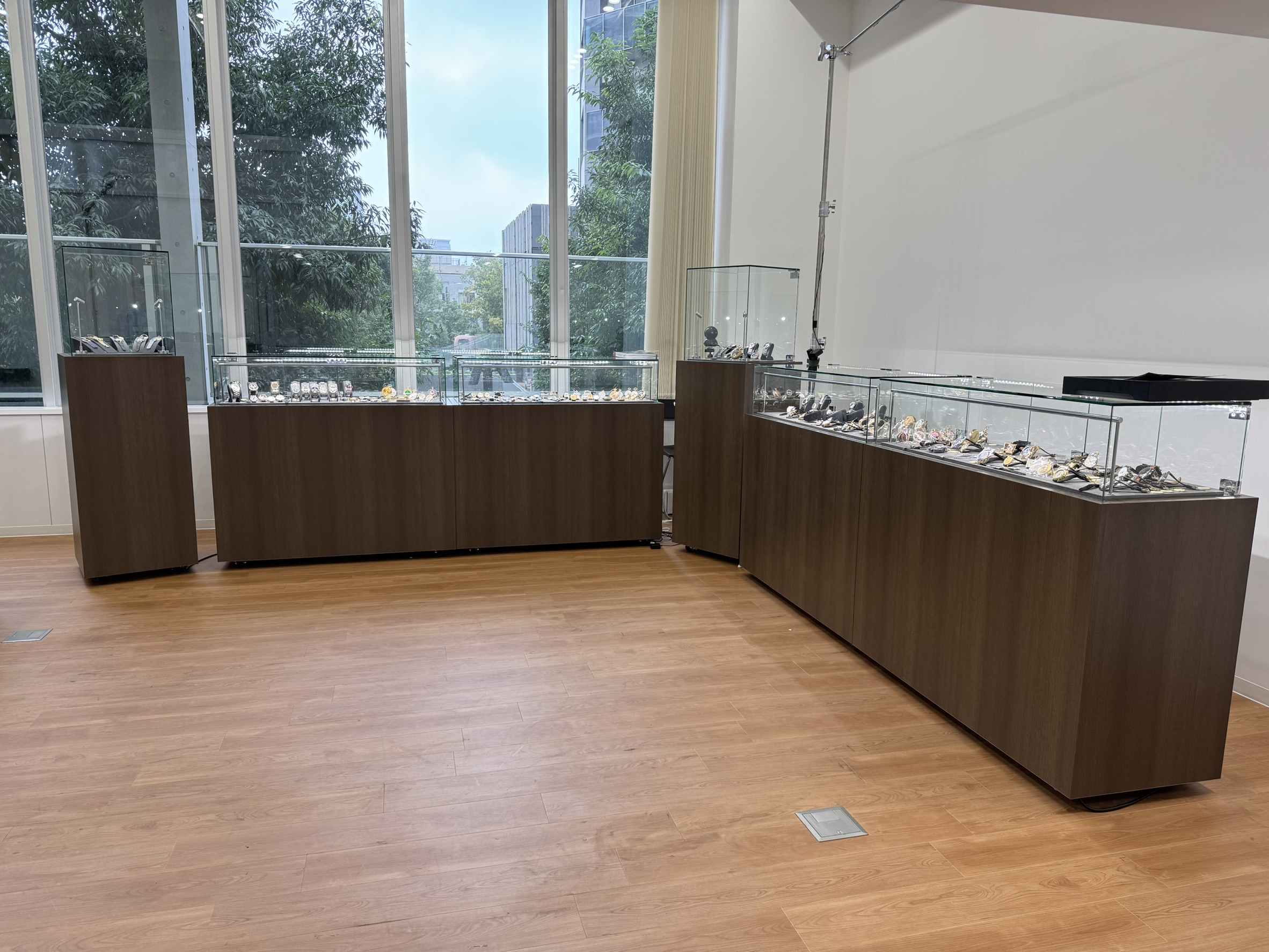 Antiquorum Tokyo Furnituredesign Display