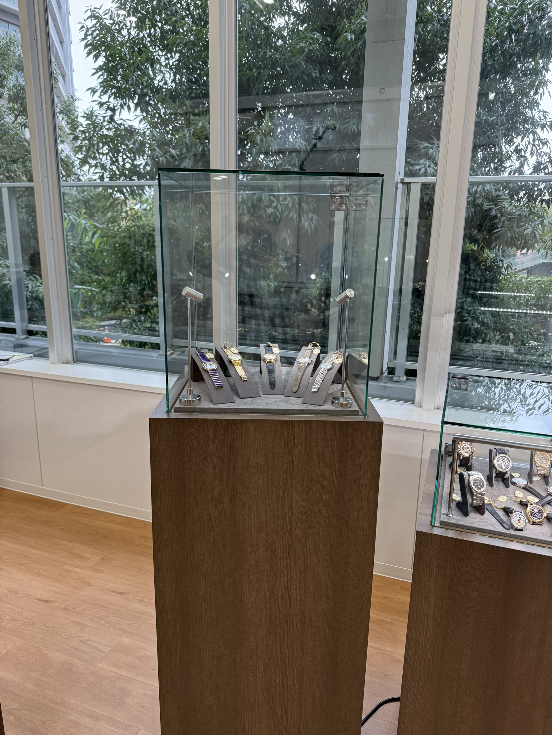 Antiquorum Tokyo Furnituredesign Display